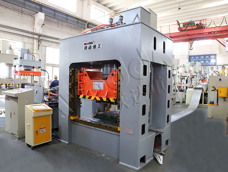 315吨框架式液压机 315吨框架式液压机