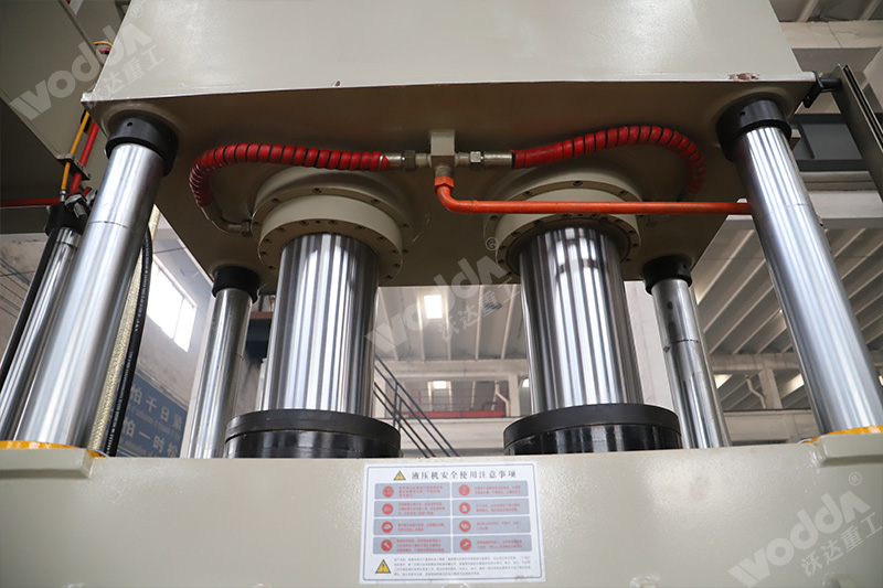 400吨四柱液压机 400吨四柱液压机