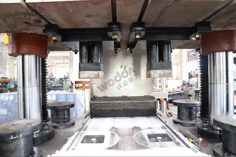 山东牛羊舔砖液压机厂家哪家好? 山东牛羊舔砖液压机厂家哪家好?