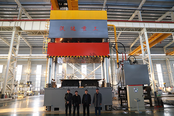 2500吨复合材料成型液压机_大型四柱液压机厂家 2500吨复合材料成型液压机_大型四柱液压机厂家