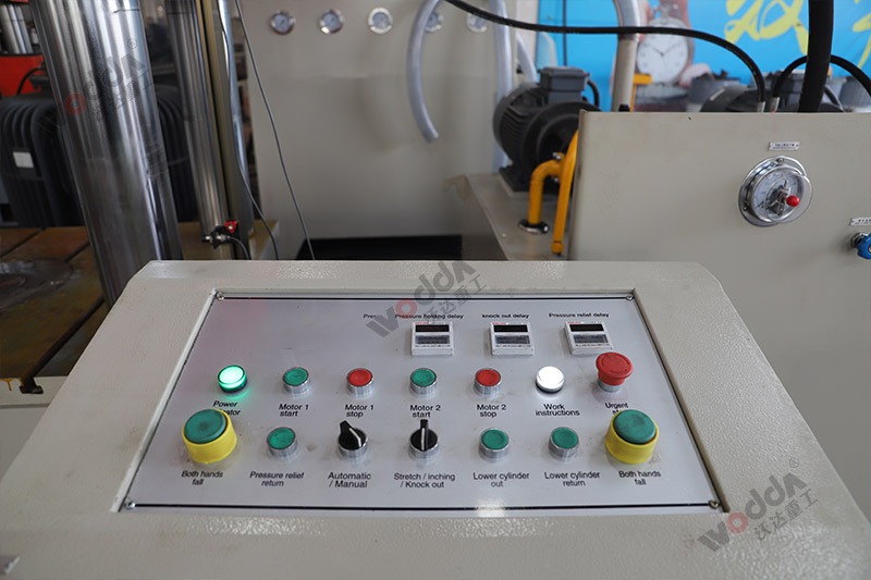 500吨蓄电池外壳拉伸成型液压机 500吨蓄电池外壳拉伸成型液压机