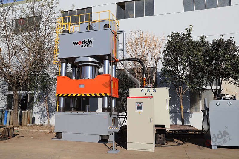 2000吨三梁四柱液压机 2000吨三梁四柱液压机