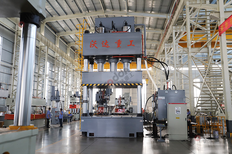 1500吨三梁四柱液压机 1500吨三梁四柱液压机