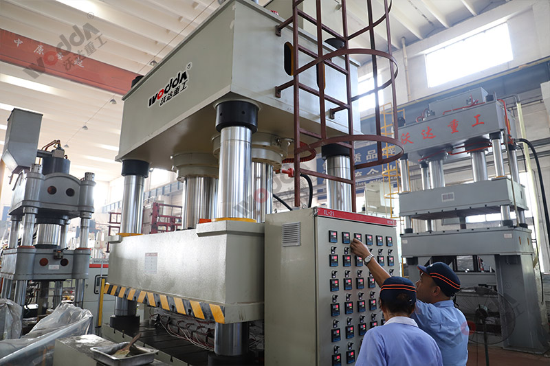 石墨烯导热膜生产设备_1000吨液压机_大型四柱液压机 石墨烯导热膜生产设备_1000吨液压机_大型四柱液压机