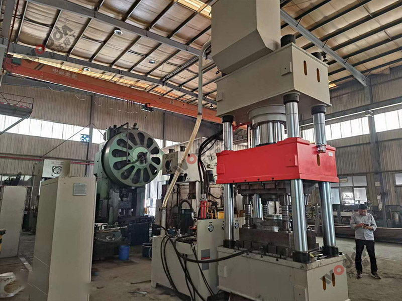 汽车轴承锻造液压机500吨四柱液压机 汽车轴承锻造液压机500吨四柱液压机