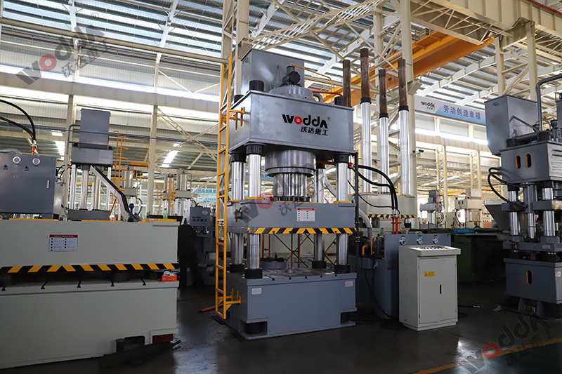 630吨四柱液压机 630吨四柱液压机