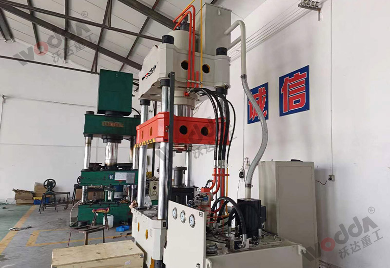 315吨冷挤压四柱液压机 315吨冷挤压四柱液压机