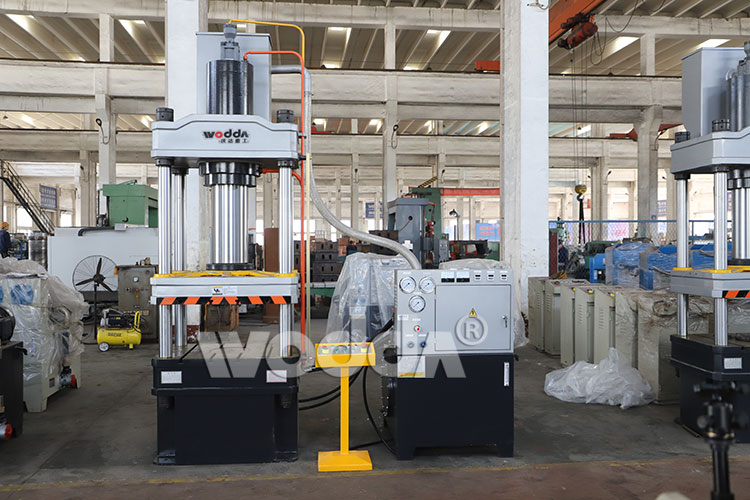 200吨四柱液压机 200吨四柱液压机