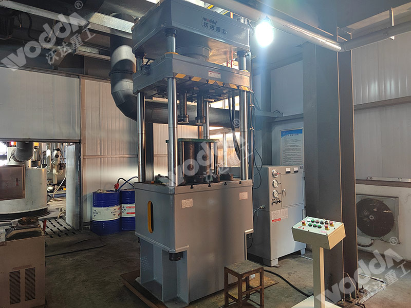 200吨石墨粉末成型液压机 200吨石墨粉末成型液压机