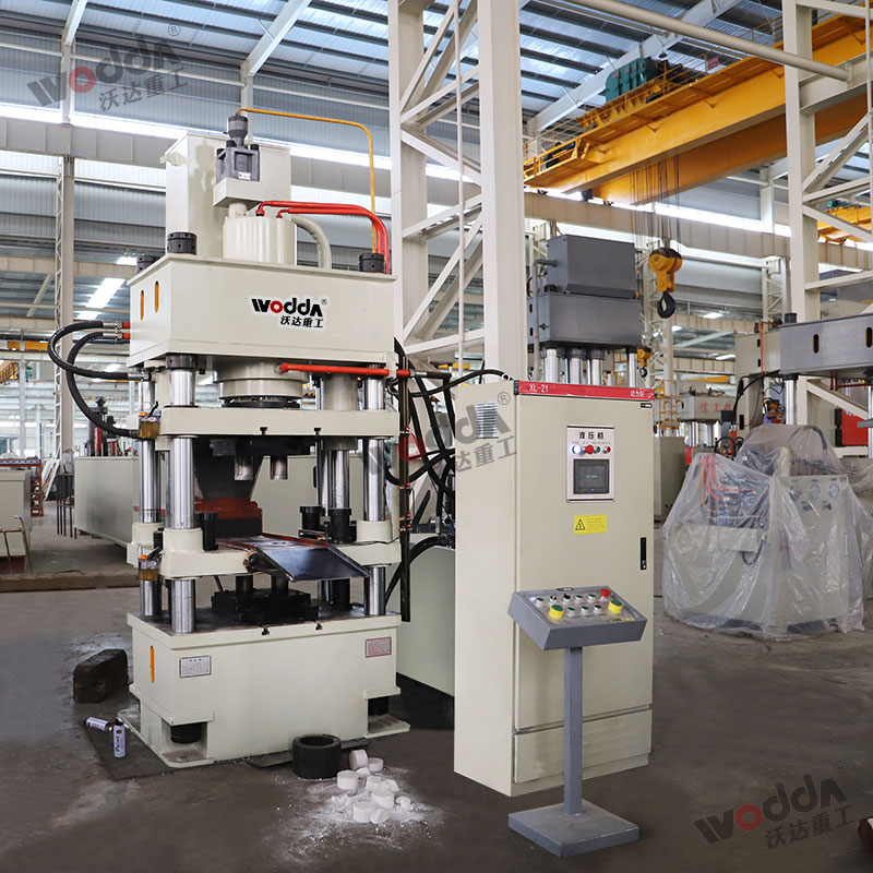 200吨粉末成型液压机(四梁四柱液压机) 200吨粉末成型液压机(四梁四柱液压机)