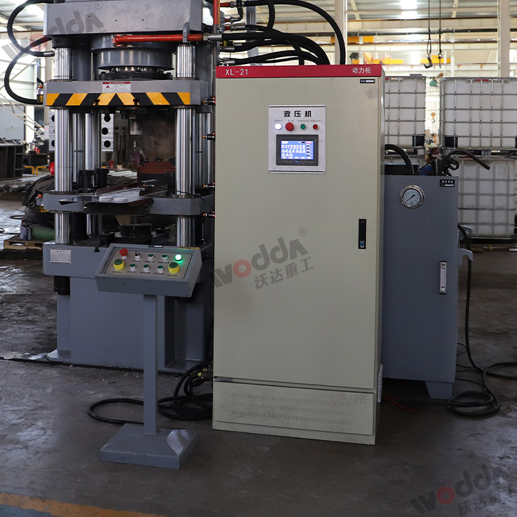 315吨四梁四柱液压机(移动控制台、电气柜) 315吨四梁四柱液压机(移动控制台、电气柜)