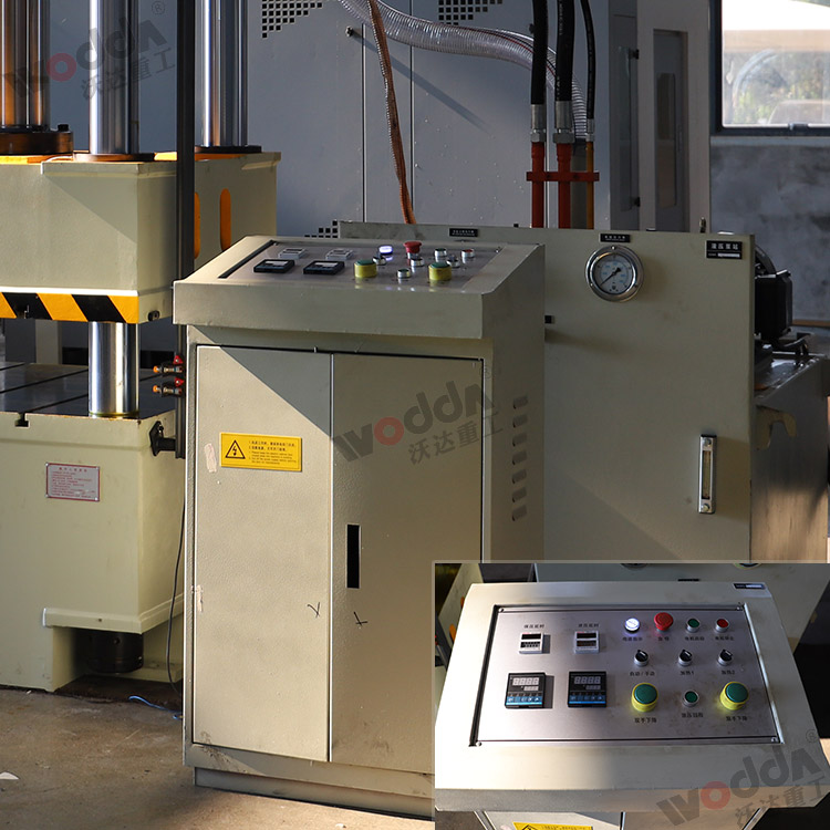 315吨四柱液压机(电器柜) 315吨四柱液压机(电器柜)