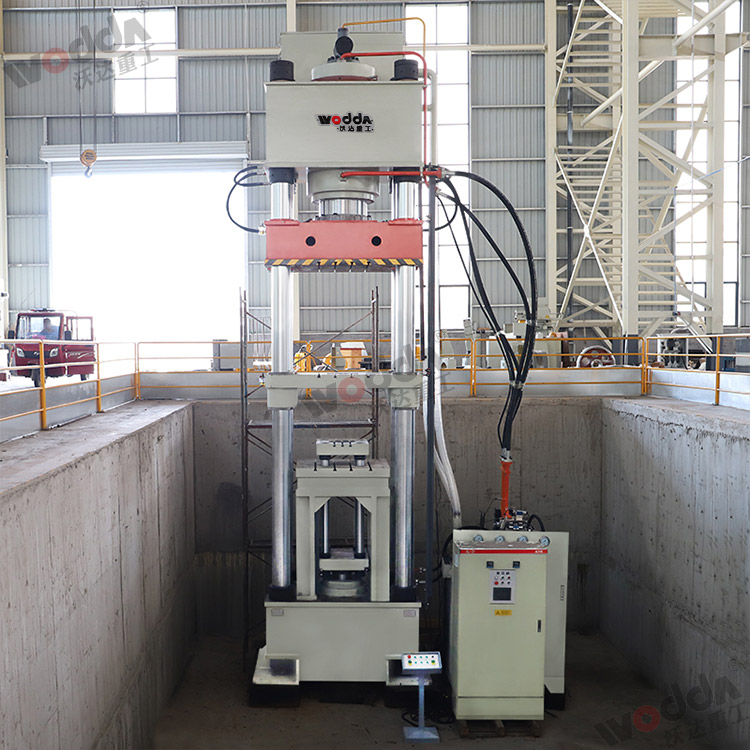 800吨匣钵液压机(图2).jpg 800吨匣钵液压机(图2).jpg