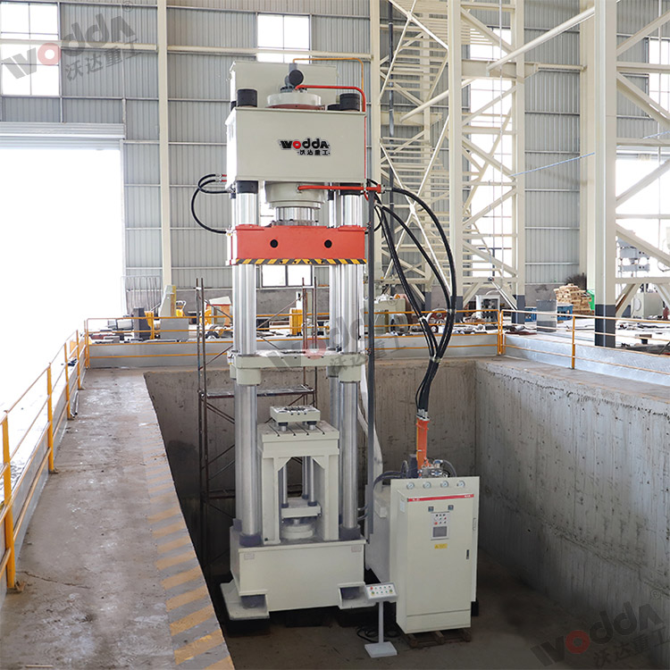 800吨匣钵液压机(图3).jpg 800吨匣钵液压机(图3).jpg