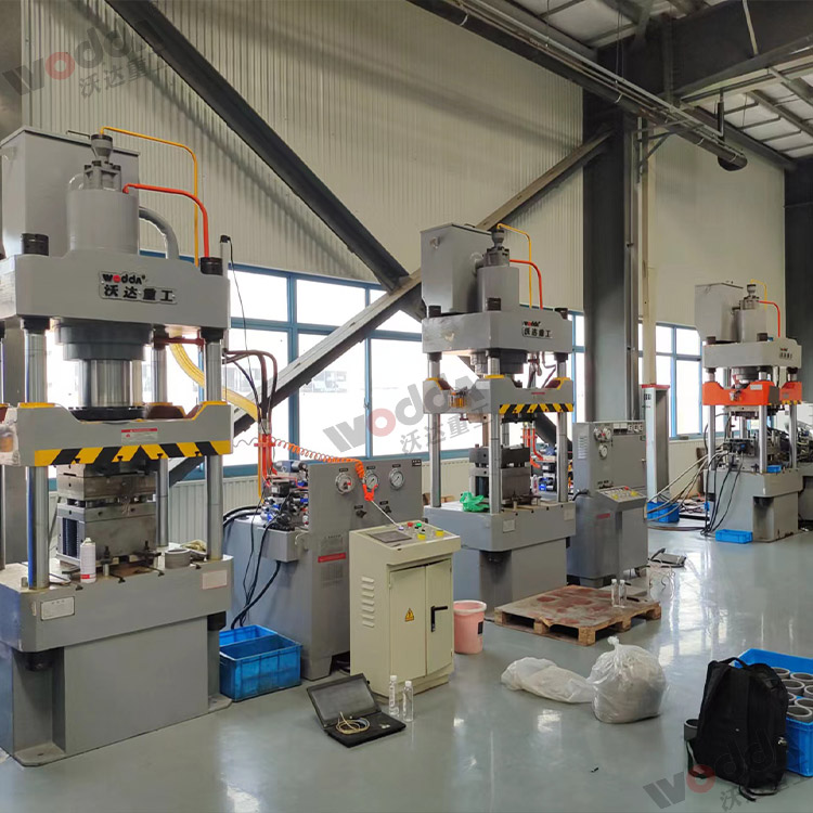 200吨电梯刹车配件成型液压机.jpg 200吨电梯刹车配件成型液压机.jpg