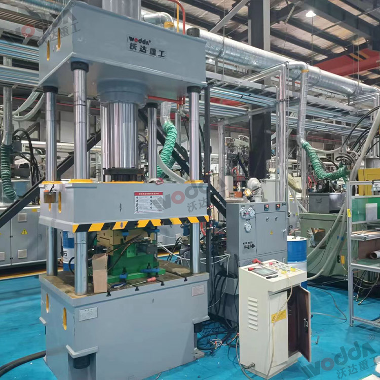 200吨液压机模压SMC高压线绝缘子.jpg 200吨液压机模压SMC高压线绝缘子.jpg