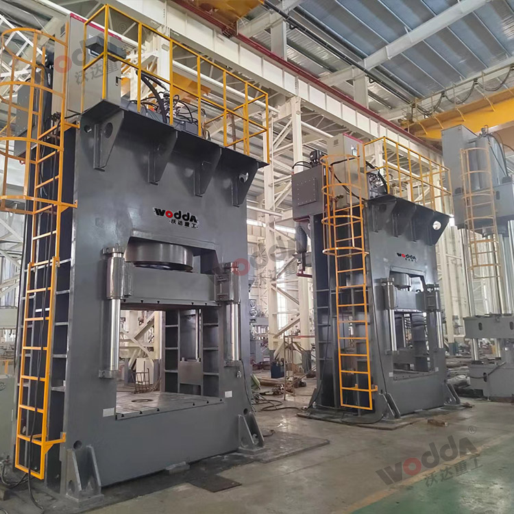 1800吨框架式液压机(两台) 1800吨框架式液压机(两台)