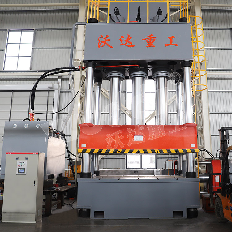 1500吨SMC汽车覆盖件成型液压机(图1) 1500吨SMC汽车覆盖件成型液压机(图1)