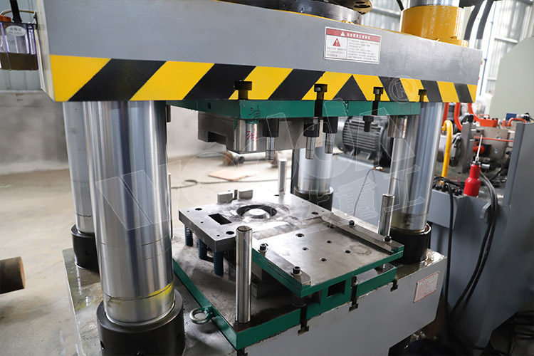 500吨锚杆托盘液压机(工作台) 500吨锚杆托盘液压机(工作台)