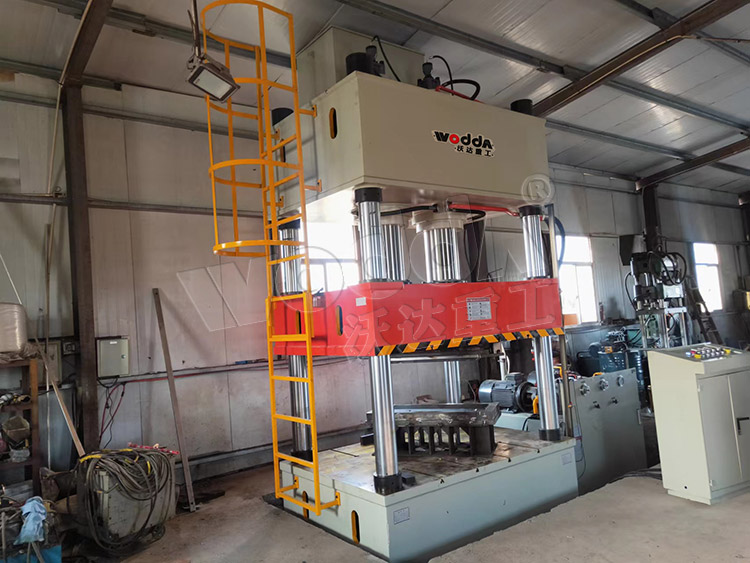 400吨金属制品成型液压机(图2) 400吨金属制品成型液压机(图2)