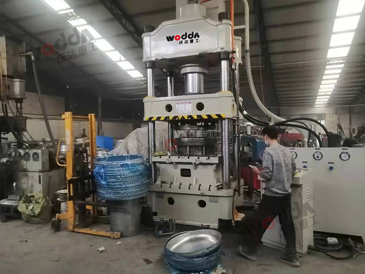 315吨汽车水箱拉伸液压机 315吨汽车水箱拉伸液压机