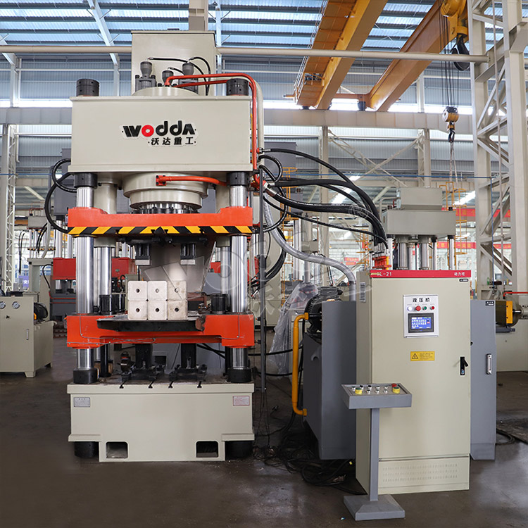 630吨牛羊舔砖液压机 630吨牛羊舔砖液压机