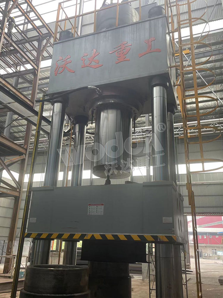 2000吨坩埚液压机 2000吨坩埚液压机