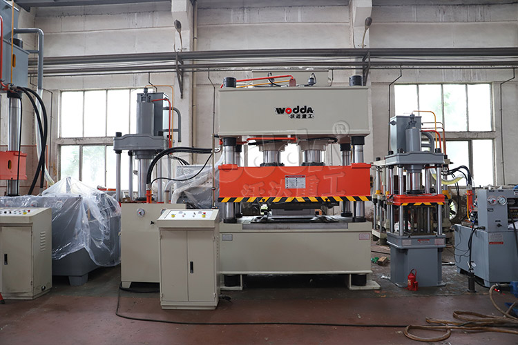 400吨火车门板整形液压机 400吨火车门板整形液压机