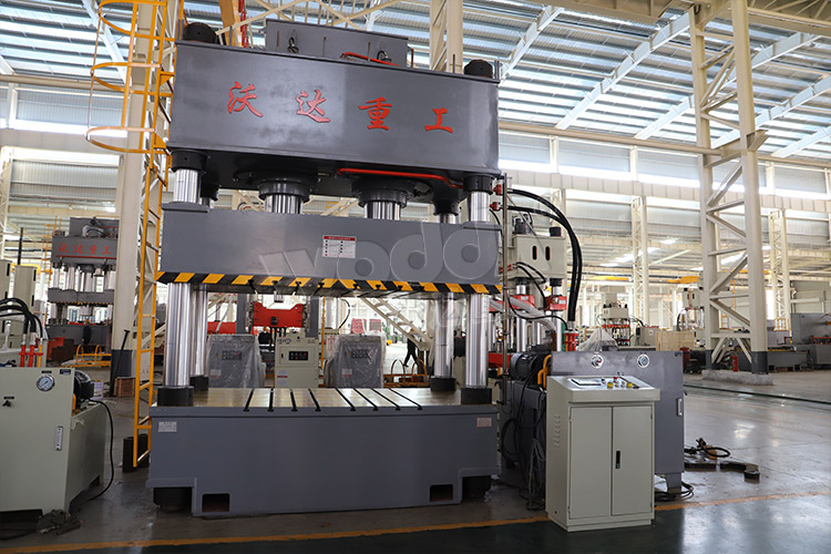 630吨火车门板整形液压机 630吨火车门板整形液压机