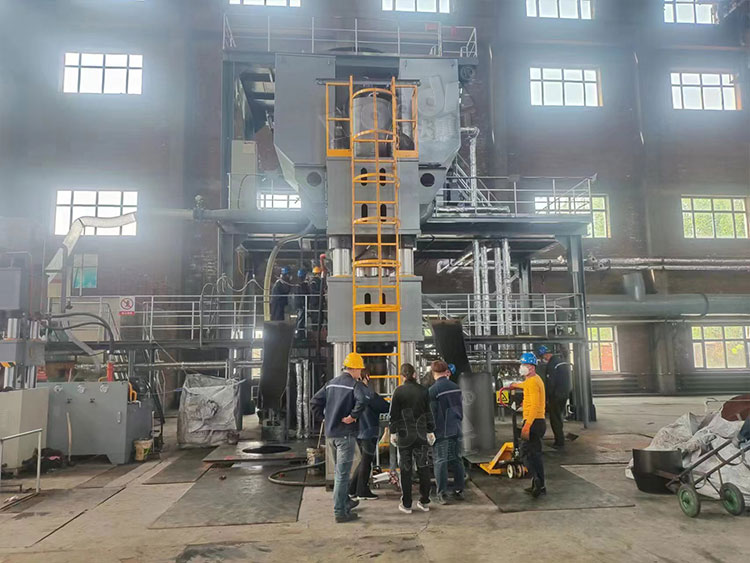 双工位2000吨石墨坩埚液压机试机完成 双工位2000吨石墨坩埚液压机试机完成