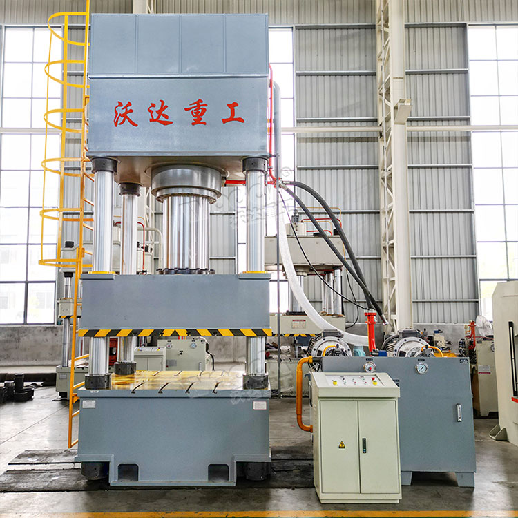 热压汽车内饰件液压机车间实拍图 热压汽车内饰件液压机车间实拍图