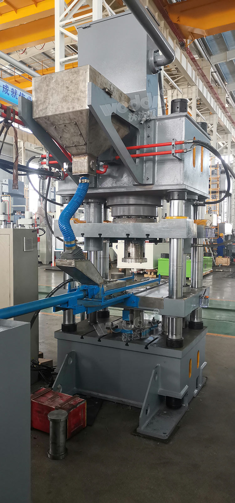 315吨四梁四柱液压机自动布料装置1 315吨四梁四柱液压机自动布料装置1