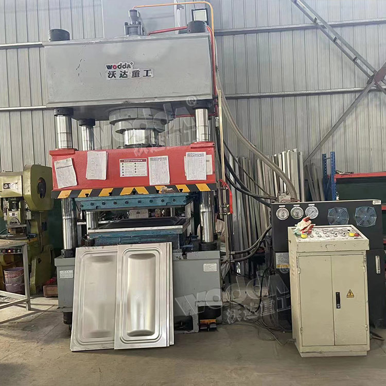 400吨水箱板成型液压机客户现场 400吨水箱板成型液压机客户现场