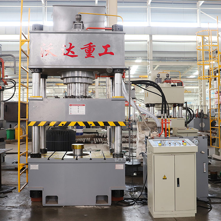 水箱板成型液压机车间实拍 水箱板成型液压机车间实拍