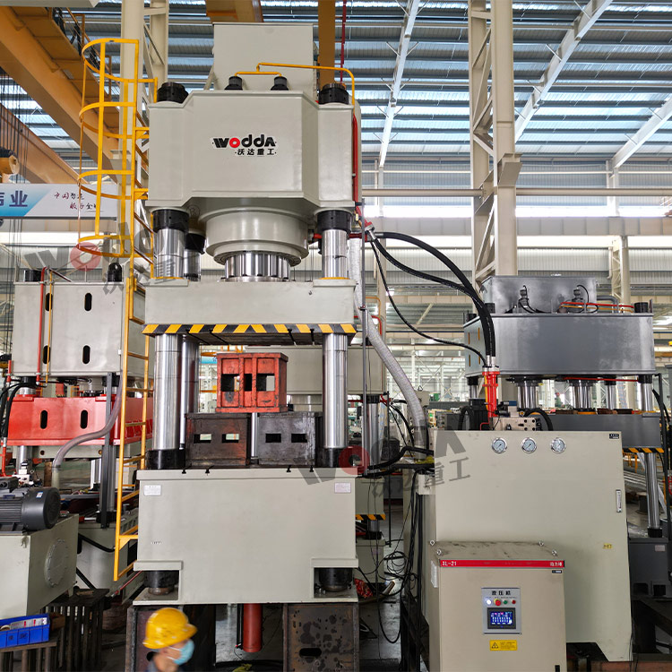 1000吨三梁四柱液压机.jpg 1000吨三梁四柱液压机.jpg