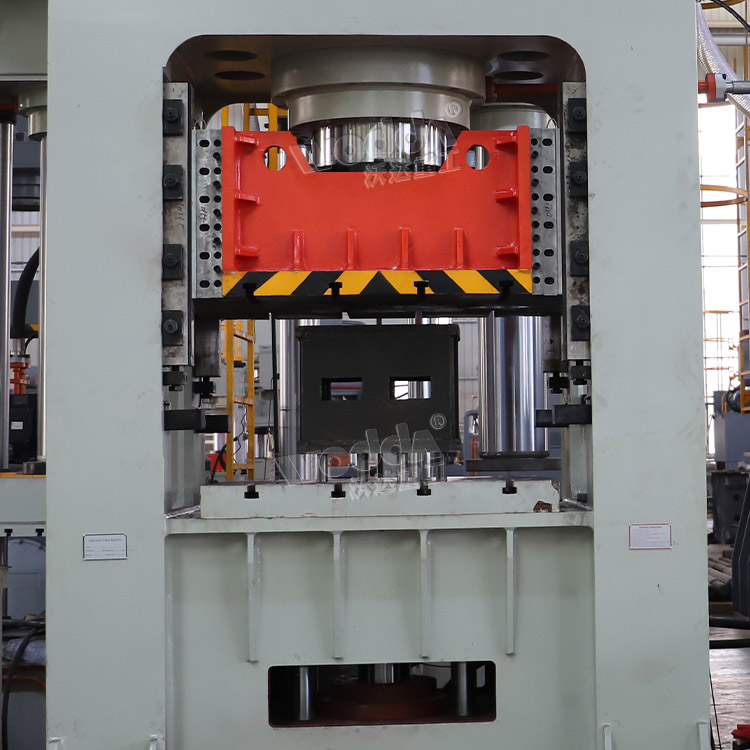 630T框架式液压机机身(液压垫) 630T框架式液压机机身(液压垫)