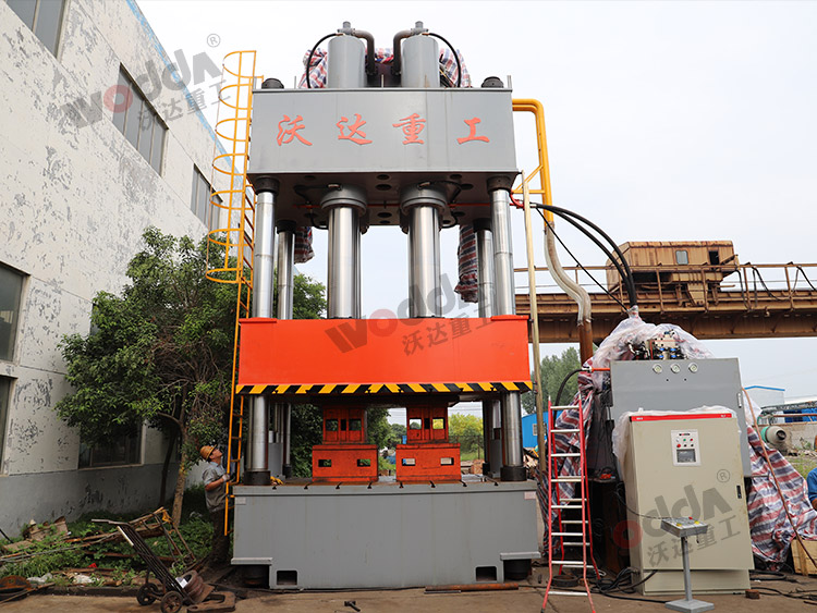 2000吨四柱液压机 2000吨四柱液压机