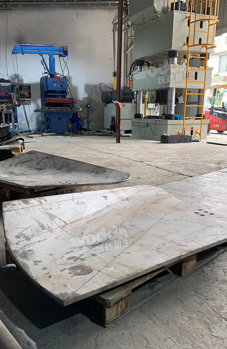 1000吨四柱油压机客户现场调试 1000吨四柱油压机客户现场调试