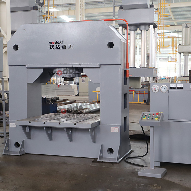 300吨龙门液压机 300吨龙门液压机