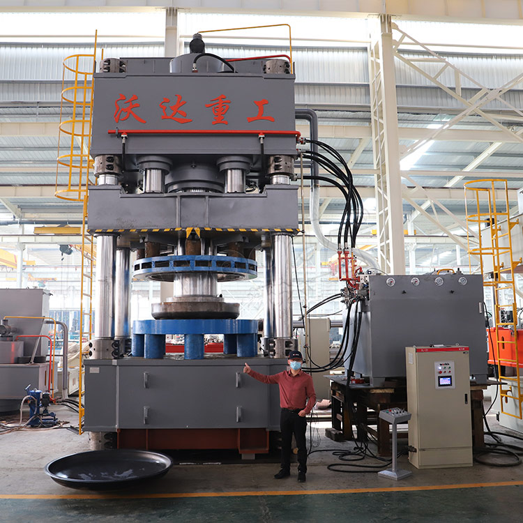 客户试机3000吨封头液压机 客户试机3000吨封头液压机