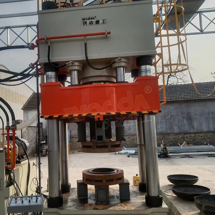 800吨封头液压机客户现场 800吨封头液压机客户现场