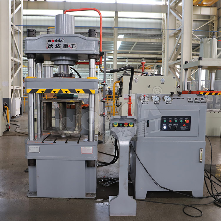 100吨三梁四柱液压机 100吨三梁四柱液压机