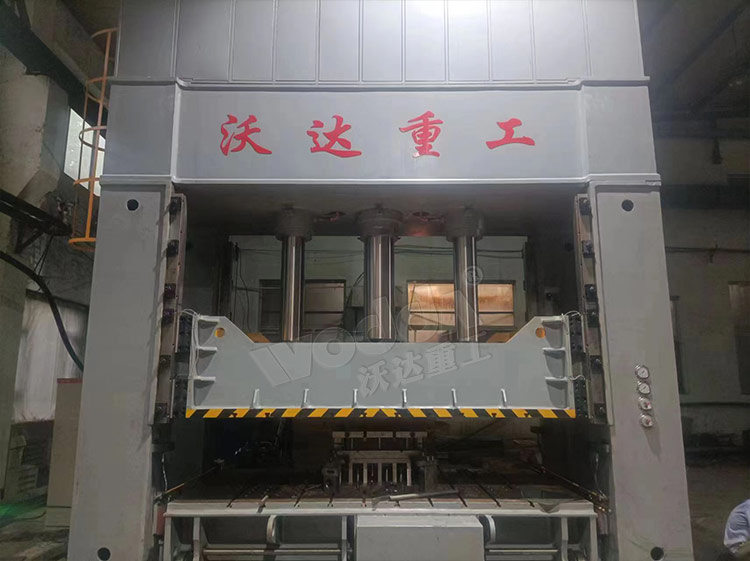 630吨汽车配件拉伸液压机客户现场 630吨汽车配件拉伸液压机客户现场