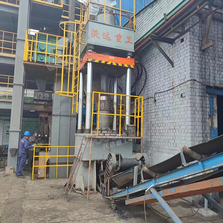 630吨活性炭成型液压机客户现场.jpg 630吨活性炭成型液压机客户现场.jpg