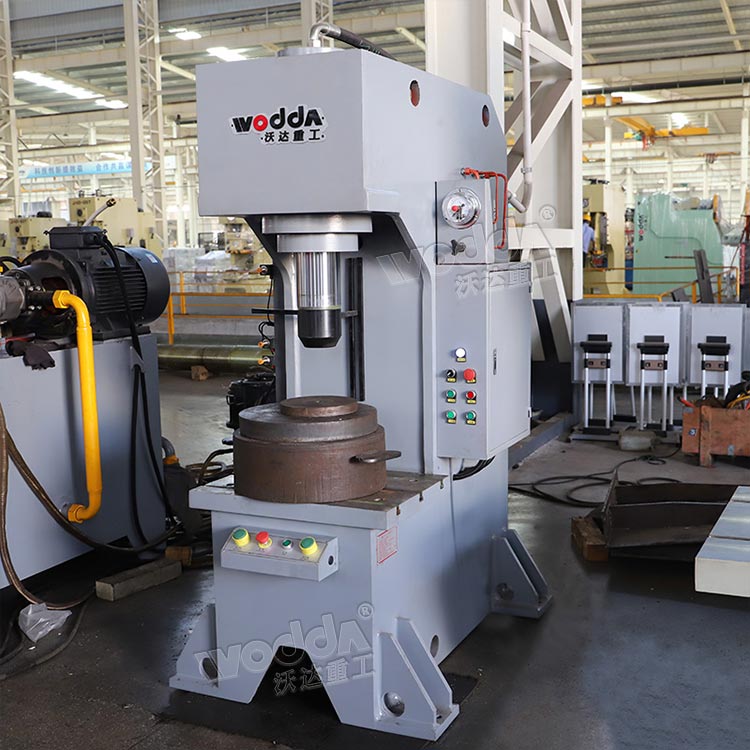 100吨单柱液压机 100吨单柱液压机