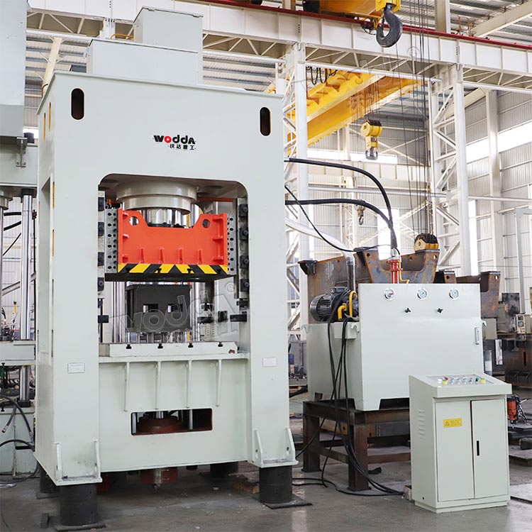 630吨框架式液压机车间实拍图 630吨框架式液压机车间实拍图