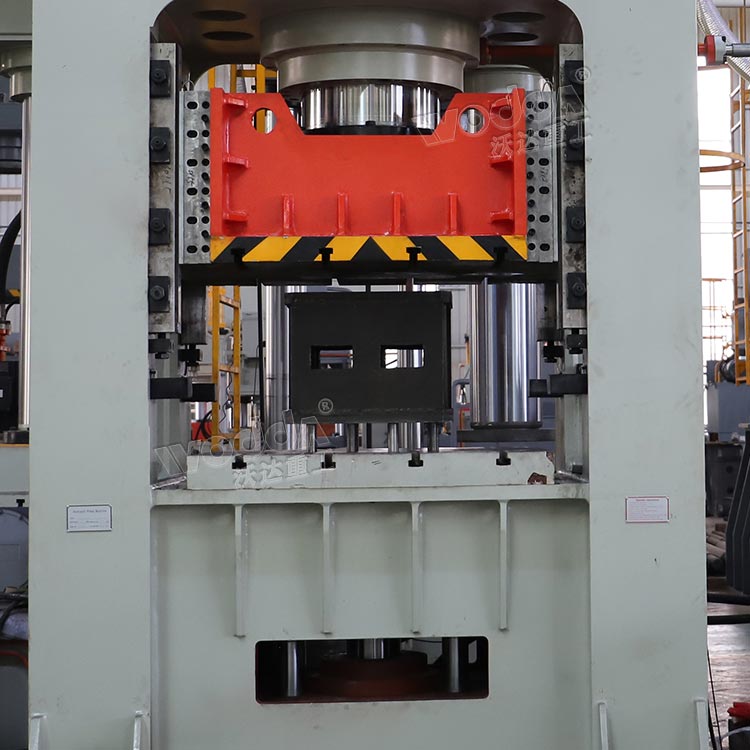 框架式液压机细节 框架式液压机细节