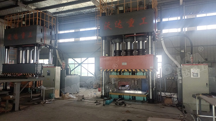 1500吨SMC汽车导流罩成型液压机试机.jpg 1500吨SMC汽车导流罩成型液压机试机.jpg