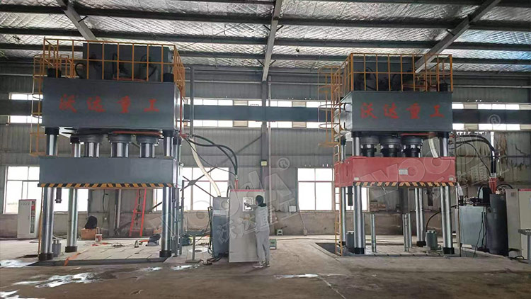 1500吨汽车导流罩成型液压机安装调试 1500吨汽车导流罩成型液压机安装调试