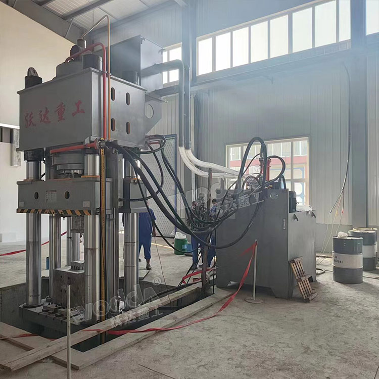 800吨匣钵成型液压机客户现场 800吨匣钵成型液压机客户现场